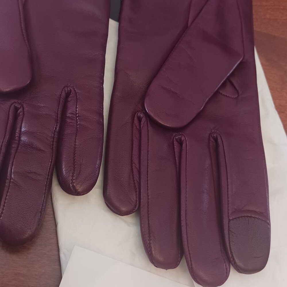 Coach cashmere lined leather gloves. - Picture 4 of 5